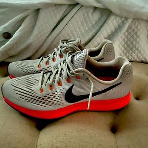 Worn once, like new. Nike Zoom Pegasus 34.